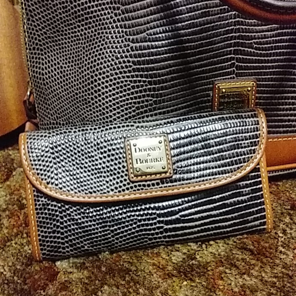 COPY - Dooney & Bourke Purse Wallet